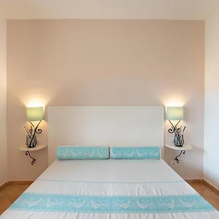 Relaxing Baia Dei Mirti B4-1 Bedroom Sleeps 4 Persons