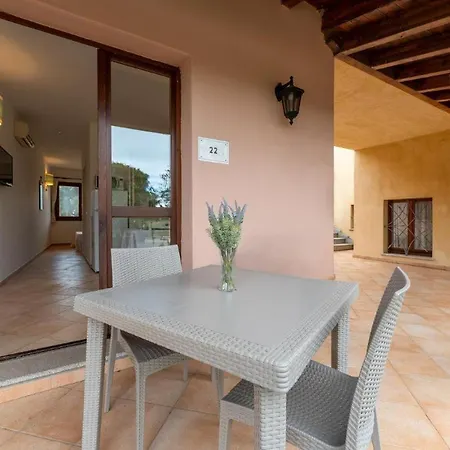 Relaxing Baia Dei Mirti B4-1 Bedroom Sleeps 4 Persons *